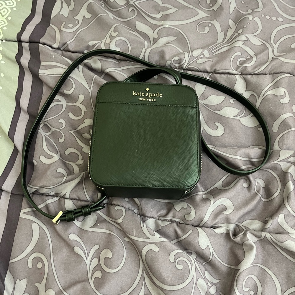 Kate Spade daisy varsity small crossbody purse black
